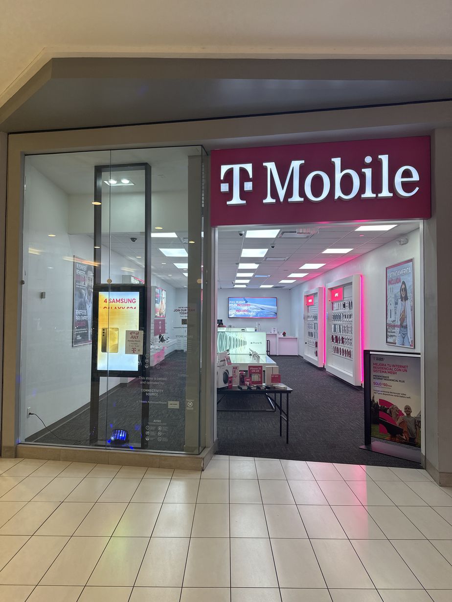 Exterior photo of T-Mobile Store at South Park Mall, San Antonio, TX