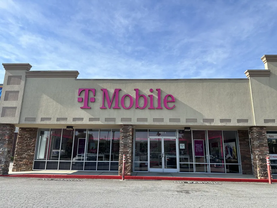  Exterior photo of T-Mobile Store at I-285 & Lavista Rd, Tucker, GA 