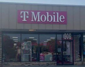Exterior photo of T-Mobile Store at Roselle & Wise, Schaumburg, IL