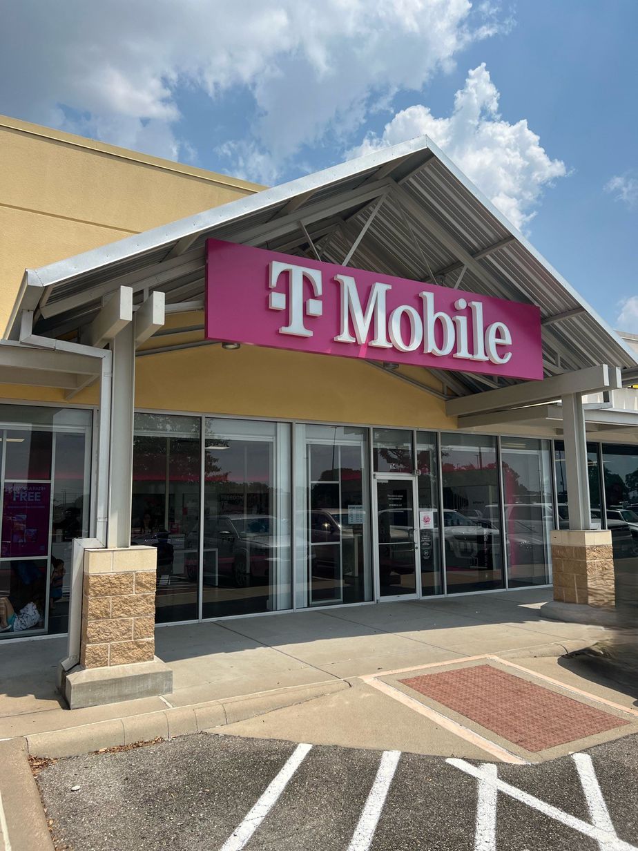 Exterior photo of T-Mobile Store at N Main Street & Sparta Rd, Belton, TX