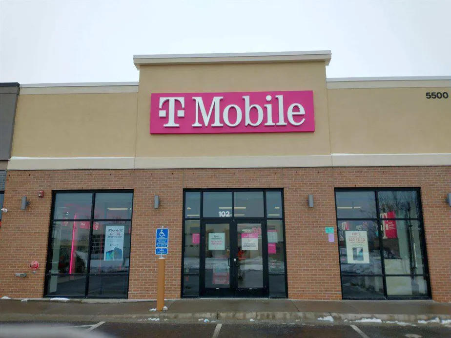 Exterior photo of T-Mobile store at Brooklyn Blvd & 55th Ave N, Brooklyn Center, MN