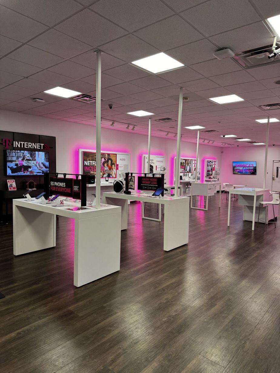 Interior photo of T-Mobile Store at Brickyard, Mt. Pleasant, SC