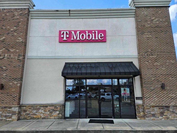 Exterior photo of T-Mobile Store at Turner McCall Blvd & N 5th Ave, Rome, GA