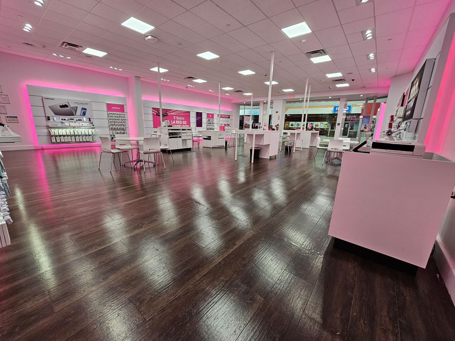 Interior photo of T-Mobile Store at Plaza Centro Mall, Caguas, PR