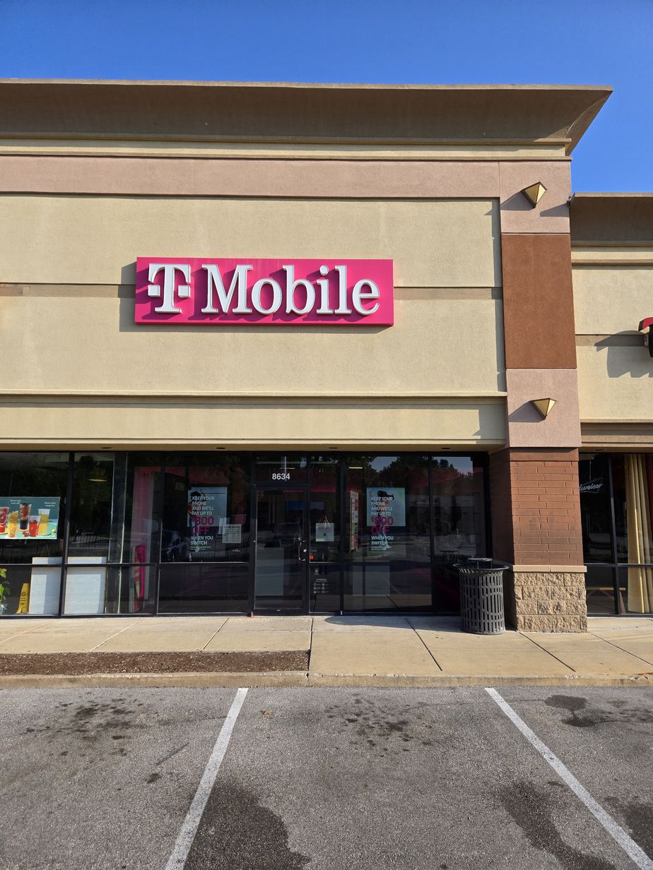 Exterior photo of T-Mobile Store at Woodlawn Plaza, O Fallon, MO