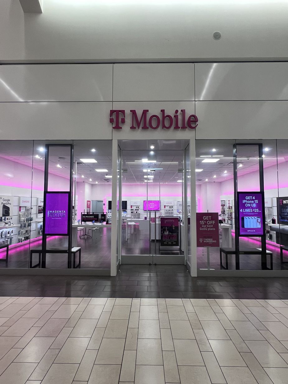 Exterior photo of T-Mobile Store at Los Cerritos Center, Cerritos, CA
