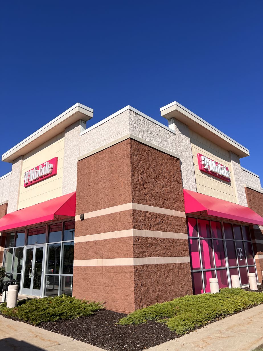 Exterior photo of T-Mobile Store at Edwards & Main, Lake Geneva, WI