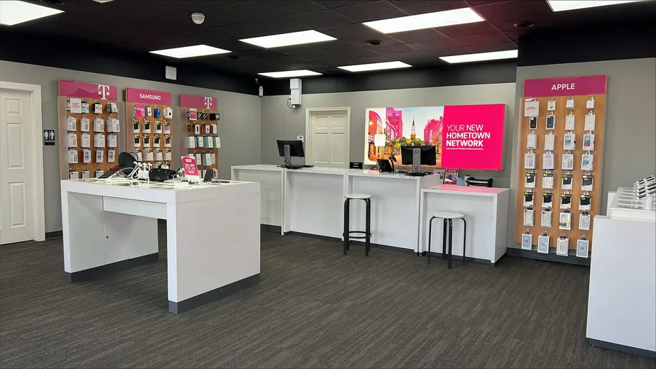  Interior photo of T-Mobile Store at Electric Rd & Grandin Rd Ext, Roanoke, VA 