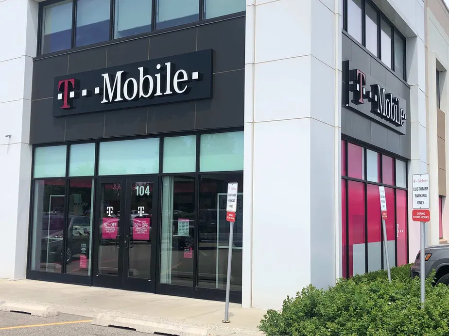 Exterior photo of T-Mobile store at Route 60 & Milwaukee Ave., Vernon Hills, IL