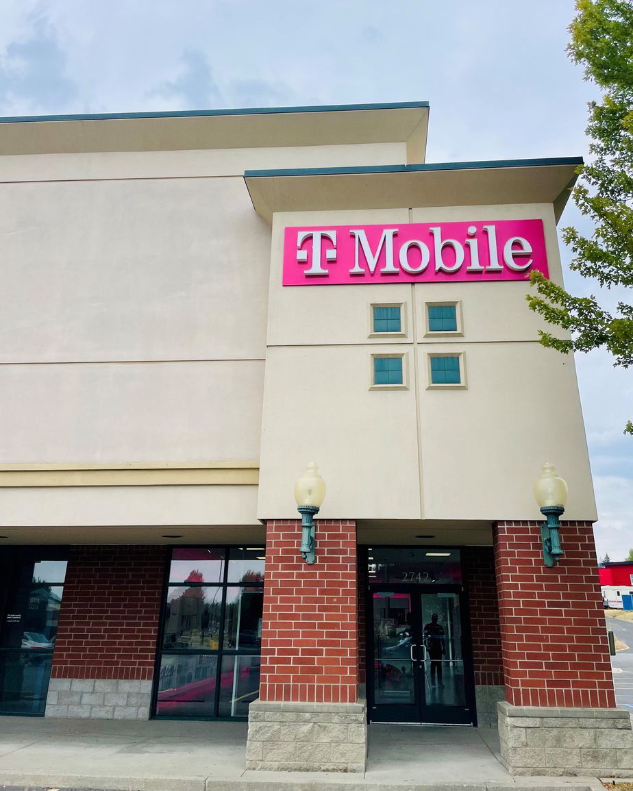 Exterior photo of T-Mobile Store at Cheney Plaza, Cheney, WA