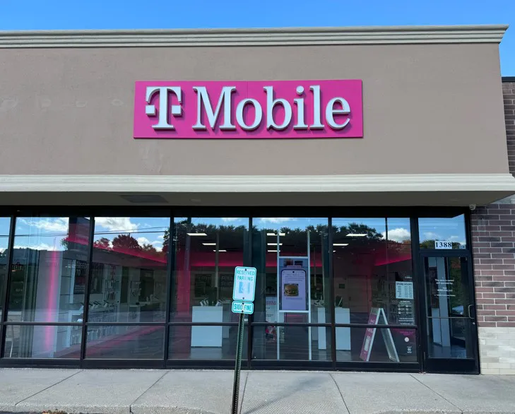  Exterior photo of T-Mobile Store at S US-12 & W Hartigan Rd, Fox Lake, IL 