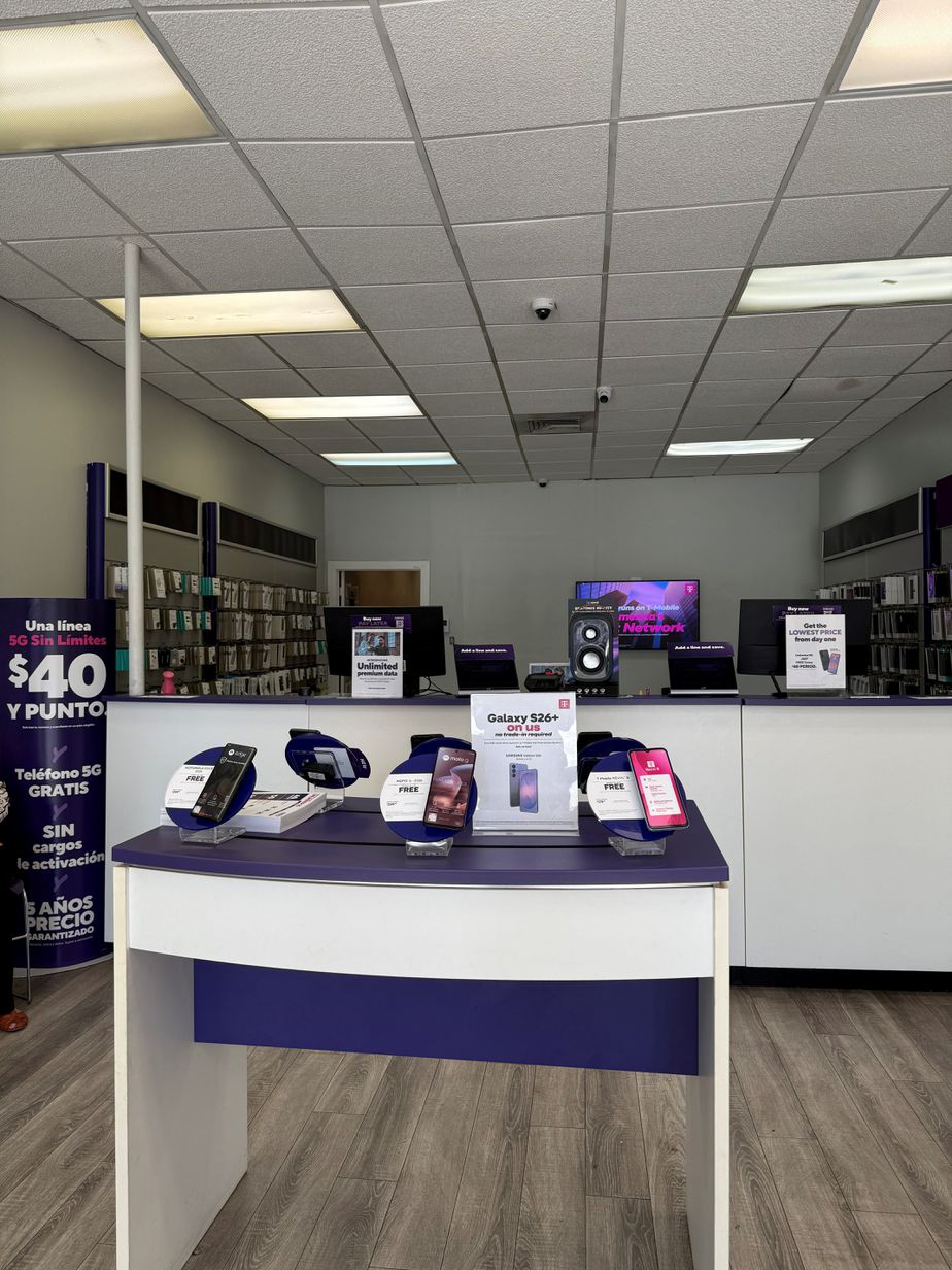 Metro by T-Mobile 3212 W Lawrence Ave - 3212 W Lawrence Ave 