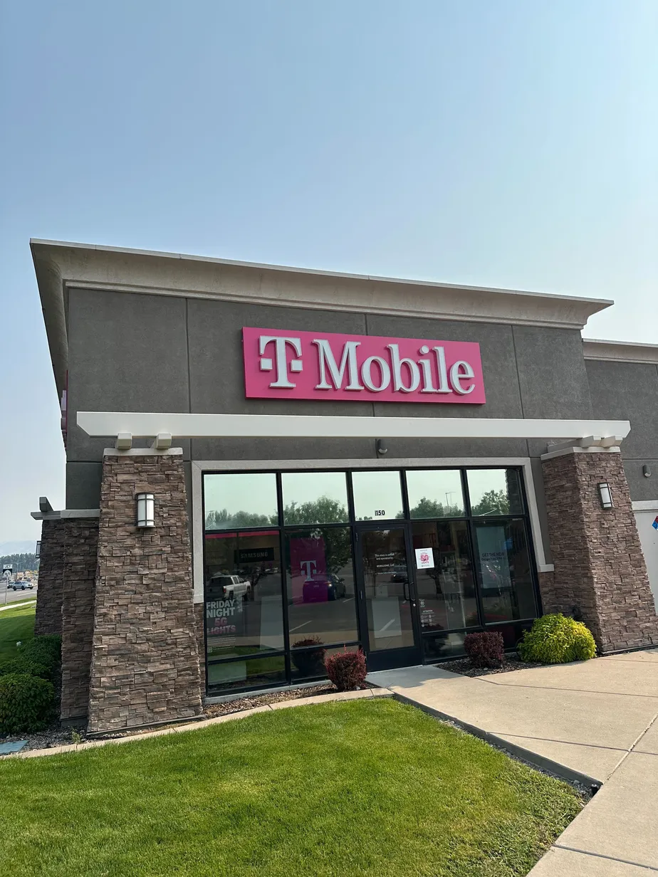  Exterior photo of T-Mobile Store at South Logan, Logan, UT 
