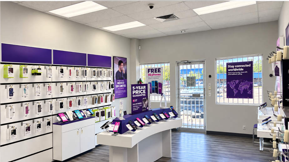Metro by T-Mobile 502 US Highway 83 - 502 US Highway 83