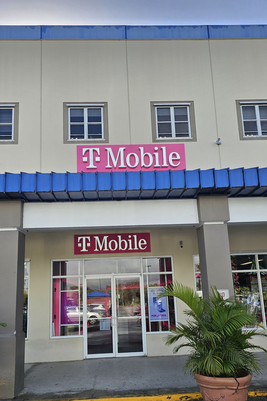 Exterior photo of T-Mobile Store at Plaza Cidra, Cidra, PR