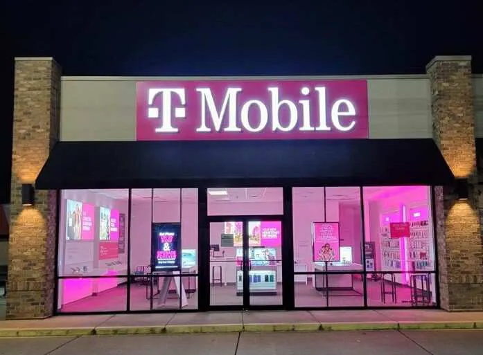  Exterior photo of T-Mobile Store at Grand Central Ave & Murdoch Ave, Vienna, WV 