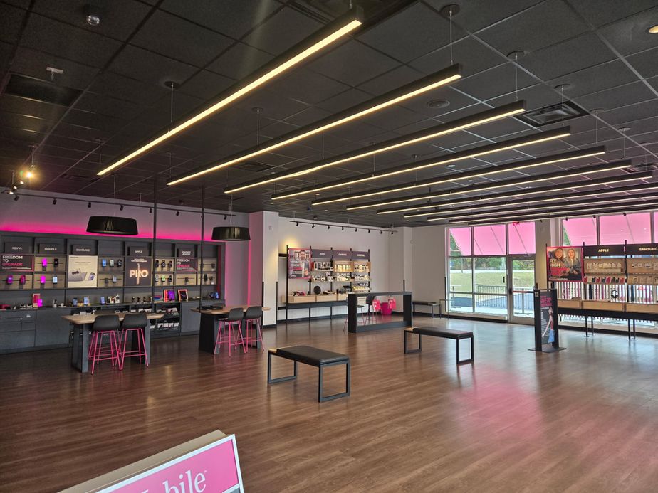 Interior photo of T-Mobile Store at Hamilton Town Center, Chattanooga, TN