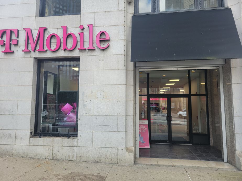 Exterior photo of T-Mobile Store at Market Sq - Dwntn Pittsburgh, Pittsburgh, PA