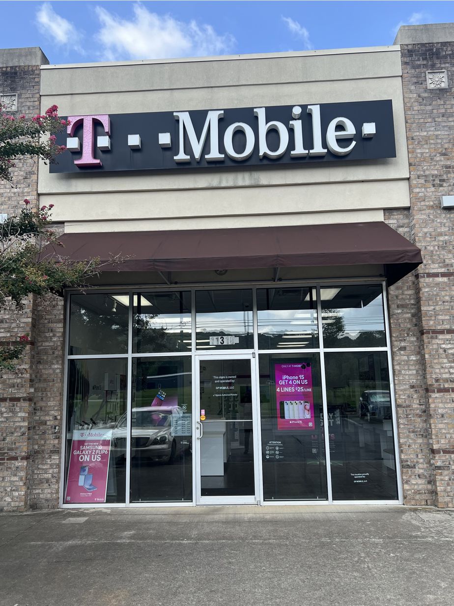 Exterior photo of T-Mobile Store at Memorial Pkwy & Magna Carta, Huntsville, AL
