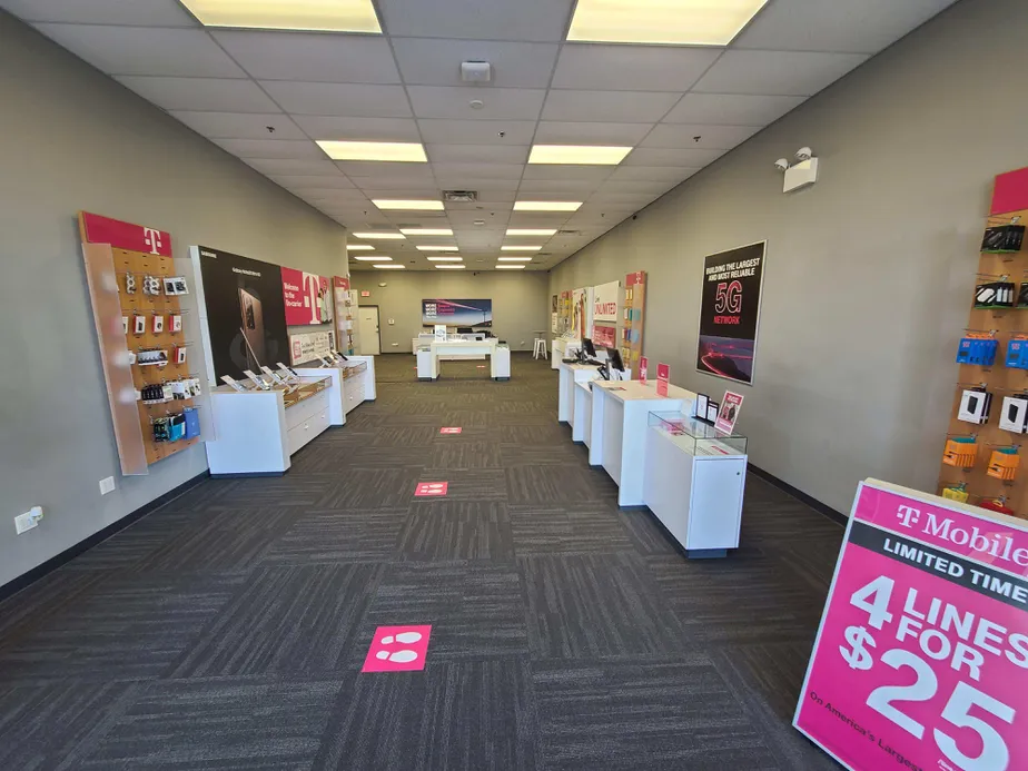 Interior photo of T-Mobile Store at E US Route 6 & State Route 47, Morris, IL