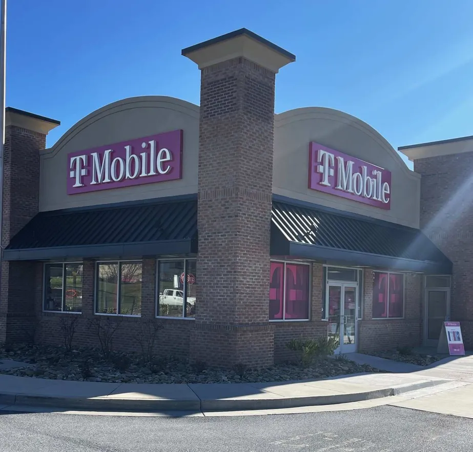 Exterior photo of T-Mobile Store at N Main St & Johnston Rd, Marion, VA