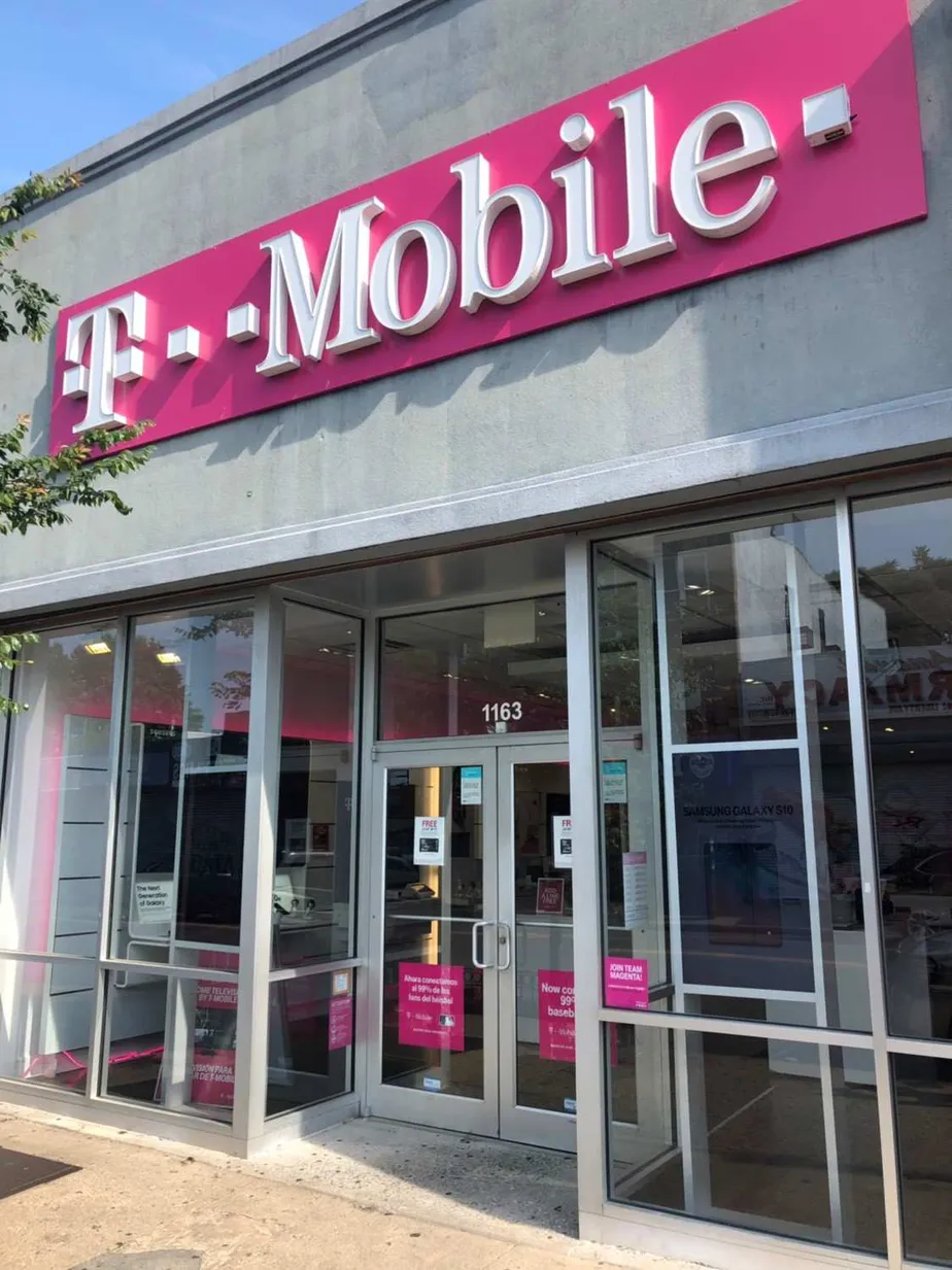 Foto del exterior de la tienda T-Mobile en Liberty & Grant, Brooklyn, NY