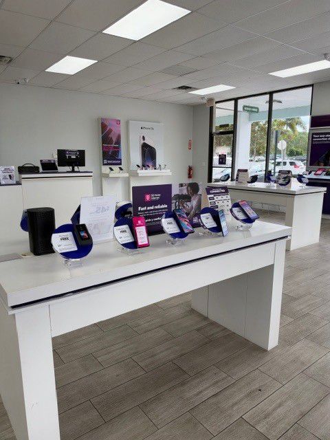Metro by T-Mobile 2435 10Th Ave N - 2435 10Th Ave N 