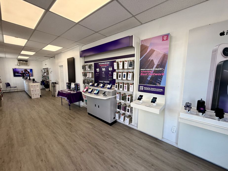 Metro by T-Mobile 360 Bloomfield Ave - 360 Bloomfield Ave 