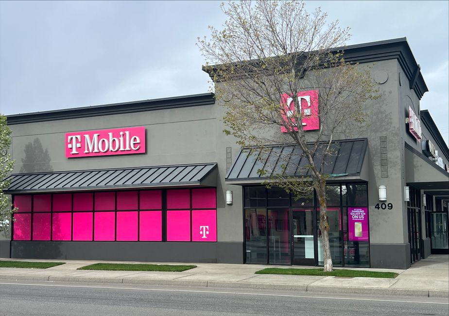 Exterior photo of T-Mobile Store at S Main St & W Manitoba Ave, Ellensburg, WA