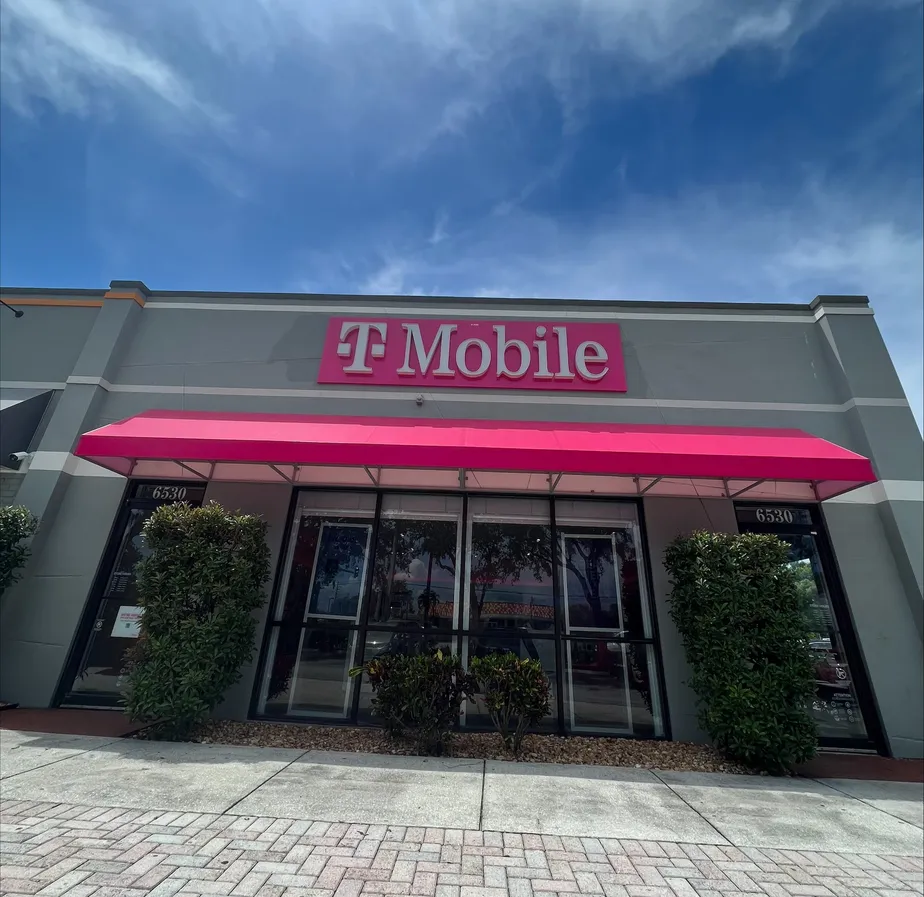 Exterior photo of T-Mobile Store at Lake Worth Rd & S Jog Rd, Lake Worth, FL