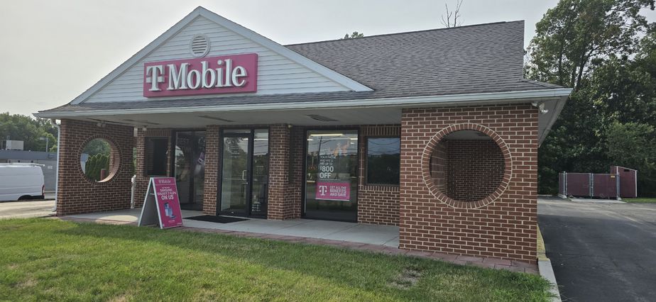 Exterior photo of T-Mobile Store at Rte 30 & Natural Springs, Gettysburg, PA