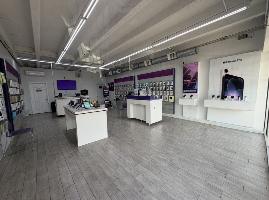 Metro by T-Mobile 1207 Wayside Dr - 1207 Wayside Dr 