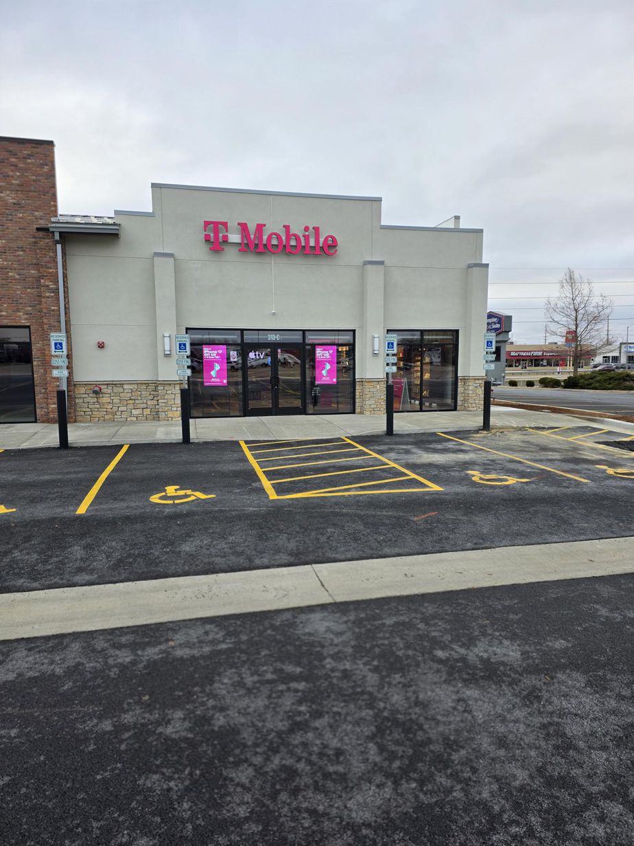  Exterior photo of T-Mobile Store at Shoppes at College Hills, Normal, IL 