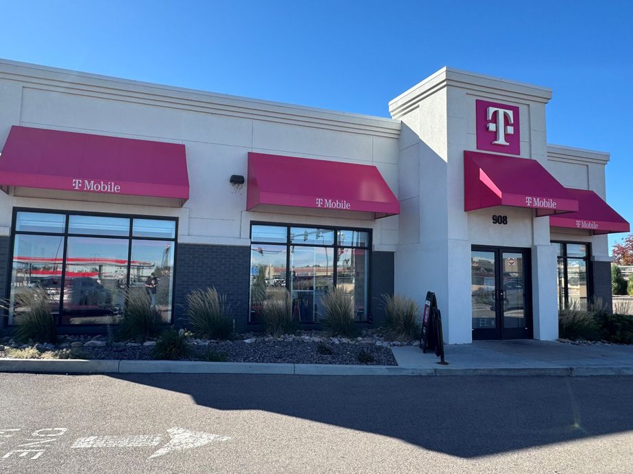 Exterior photo of T-Mobile Store at US Hwy 50 & Club Manor Dr, Pueblo, CO