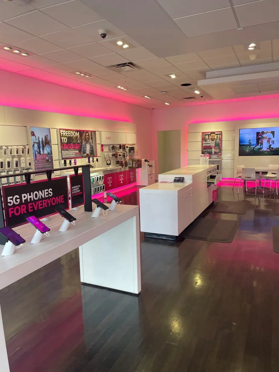  Interior photo of T-Mobile Store at Hillsboro Blvd & Powerline Rd, Deerfield Beach, FL 