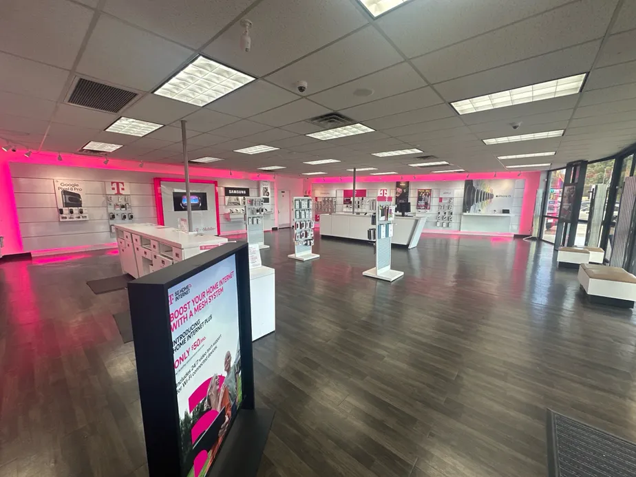  Interior photo of T-Mobile Store at Cave Creek & Union Hills, Phoenix, AZ 