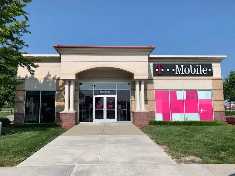 TMobile Shawnee Mission Parkway & Lackman Shawnee, KS