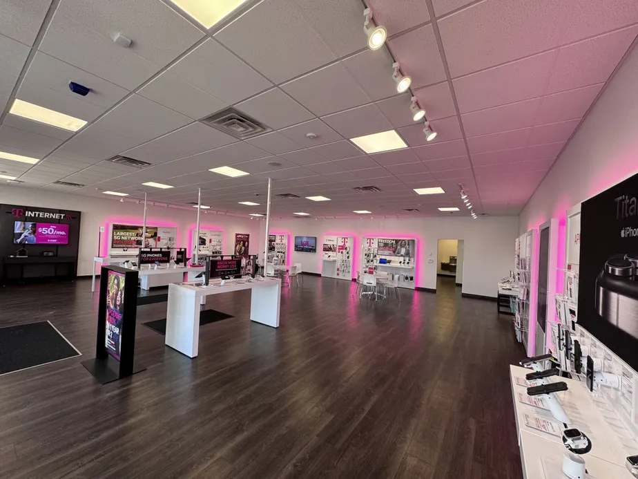  Interior photo of T-Mobile Store at Elida Rd & American Ave, Lima, OH 