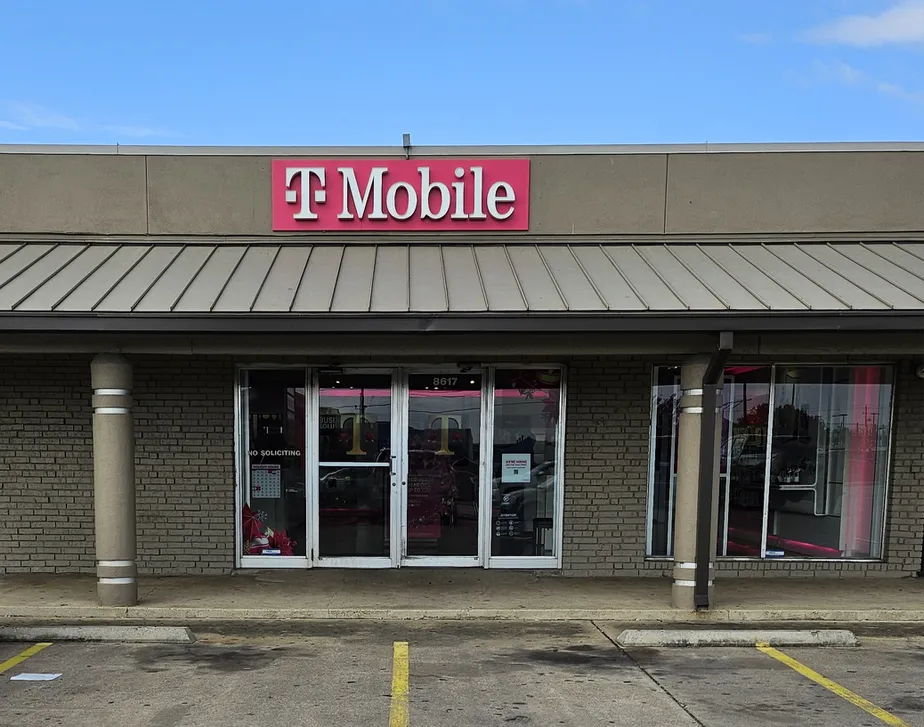 Foto del exterior de la tienda T-Mobile en Northcrest Center, Victoria, TX