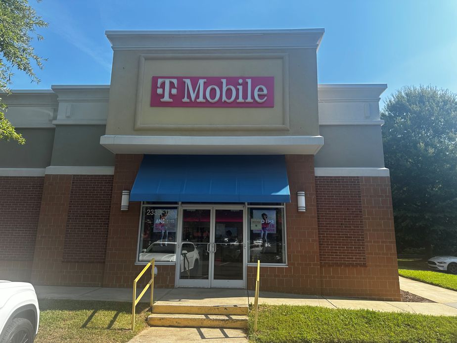 Exterior photo of T-Mobile Store at Matthews Township Pkwy, Matthews, NC