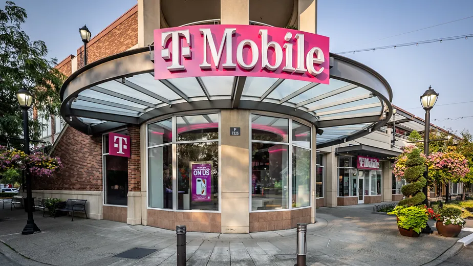  Exterior photo of T-Mobile Store at Redmond Town Center, Redmond, WA 