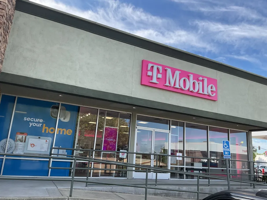  Exterior photo of T-Mobile Store at Oro Dam Blvd E & Brown Ave, Oroville, CA 