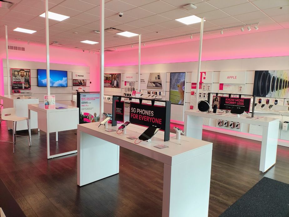 Interior photo of T-Mobile Store at Jr Prewitt Pkwy & Goldie Pearl Blvd, Osage Beach, MO