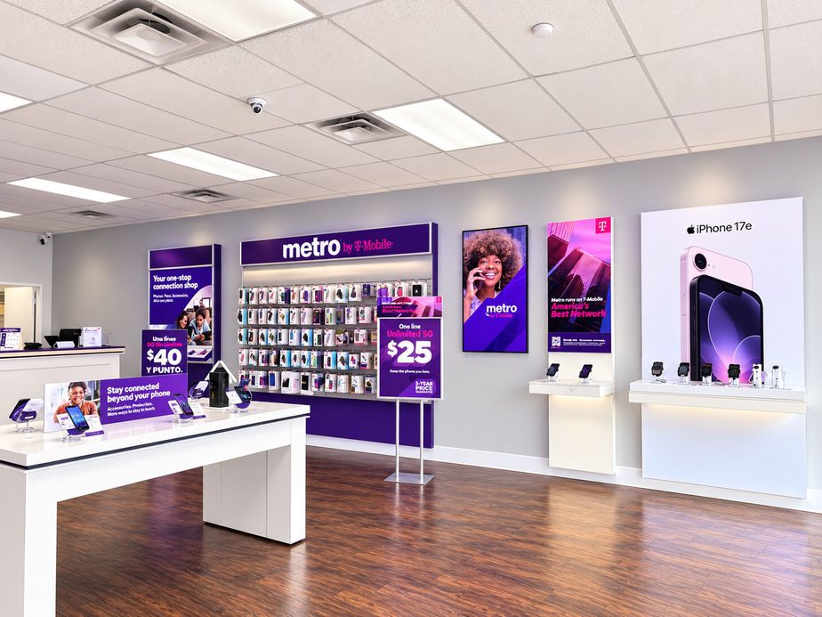 Metro by T-Mobile 1954 W Broadway Rd - 1954 W Broadway Rd 