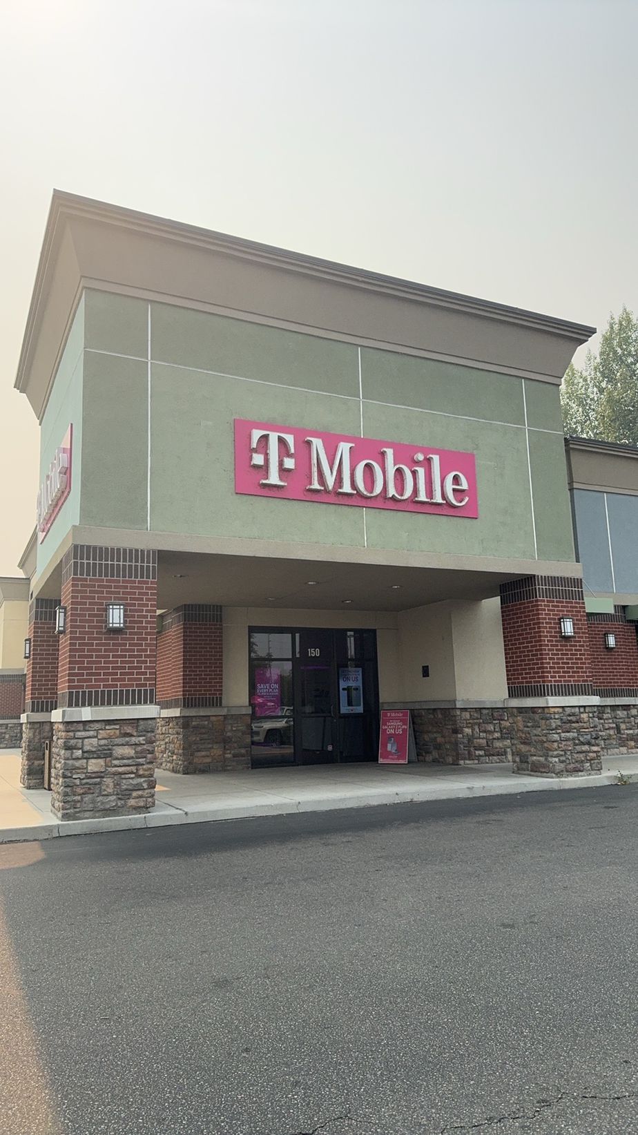 Exterior photo of T-Mobile Store at State & Glenwood, Boise, ID