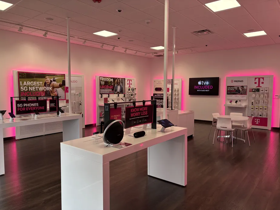  Interior photo of T-Mobile Store at Thomaston Commons, Thomaston, ME 