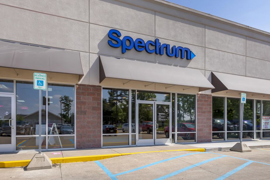 Spectrum - 851 E Chicago St 