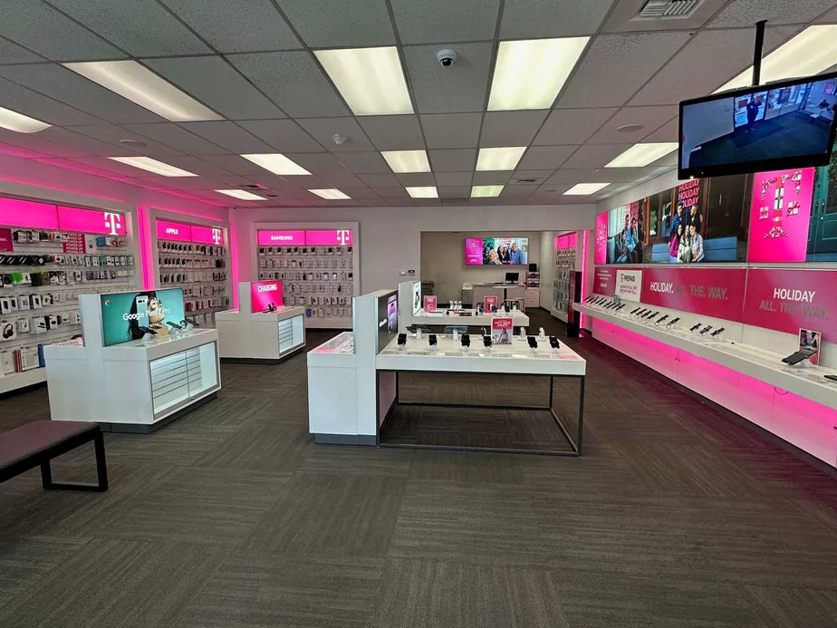 Foto del interior de la tienda T-Mobile en Camino Capistrano & Avenida La Paloma, San Juan Capistrano, CA