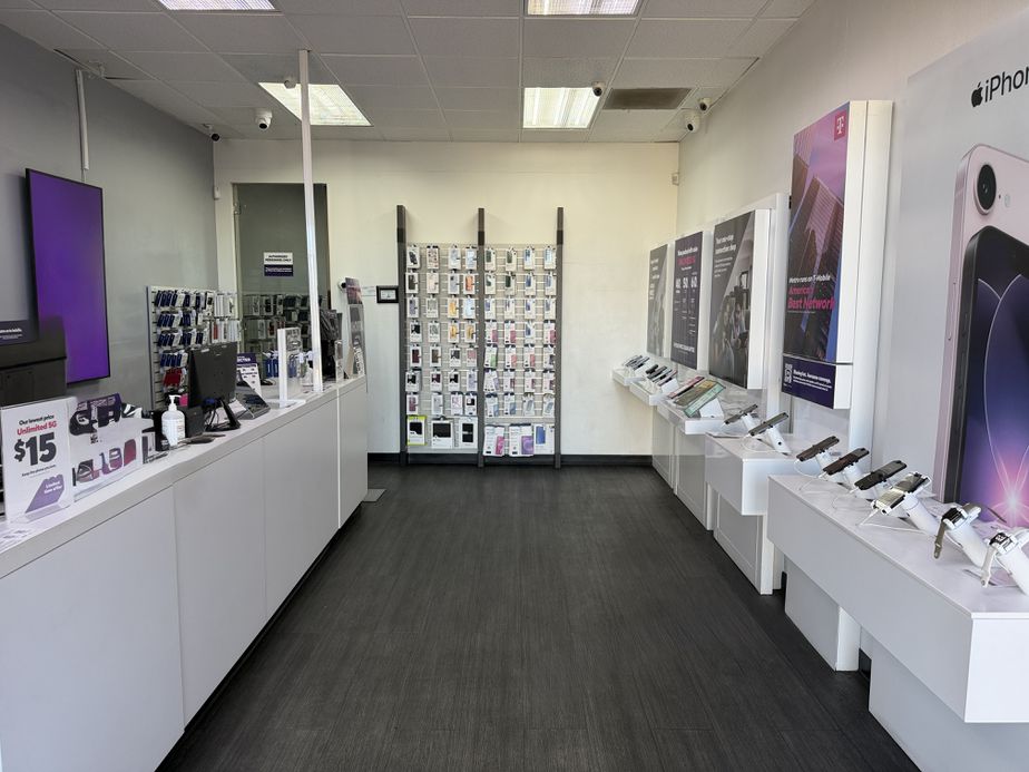 Metro by T-Mobile 21300 Sherman Way - 21300 Sherman Way 