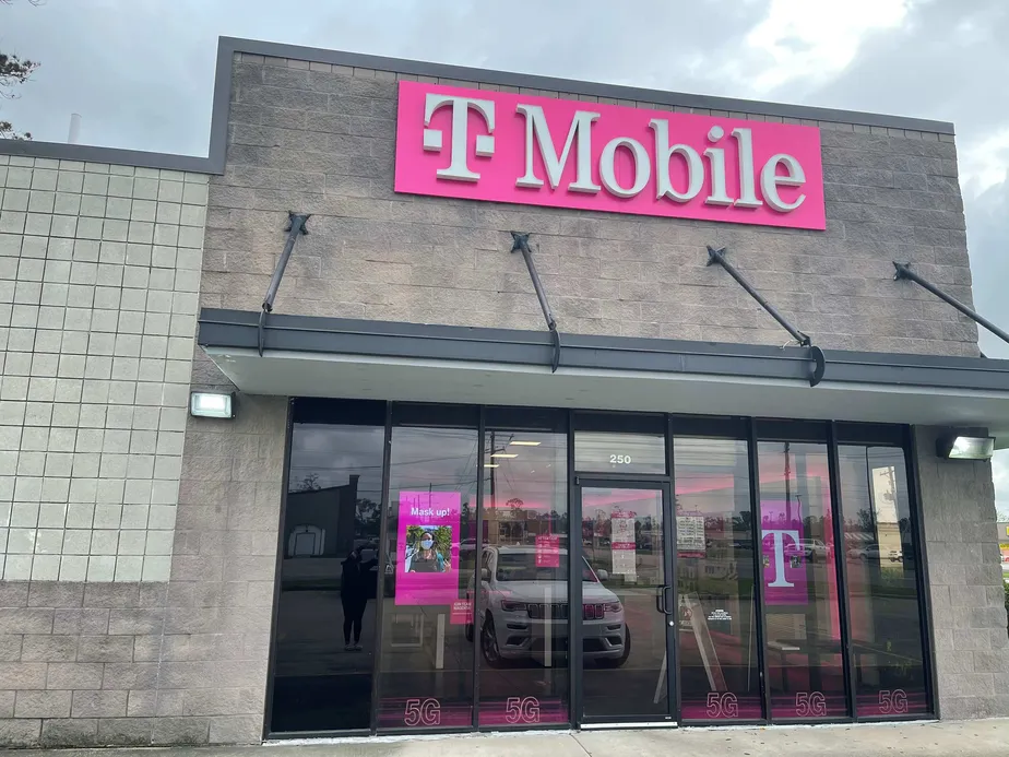 Exterior photo of T-Mobile store at N Cities Service Hwy & Dubach Dr, Sulphur, LA